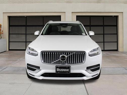 Crystal White Metallic 2023 Volvo XC90 Recharge Plug-In Hybrid T8 Ultimate 6-Seater