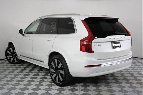 Crystal White Metallic 2023 Volvo XC90 Recharge Plug-In Hybrid T8 Ultimate 6-Seater
