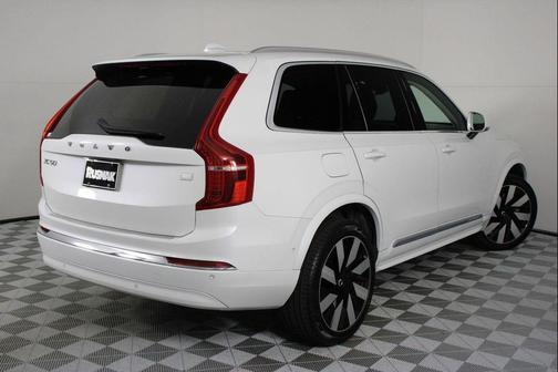 Crystal White Metallic 2023 Volvo XC90 Recharge Plug-In Hybrid T8 Ultimate 6-Seater