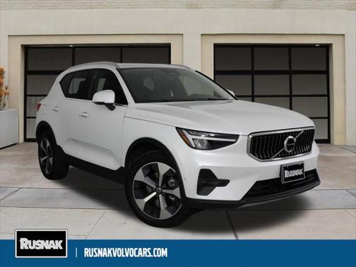 2025 Volvo XC40 B5 Plus Bright Theme