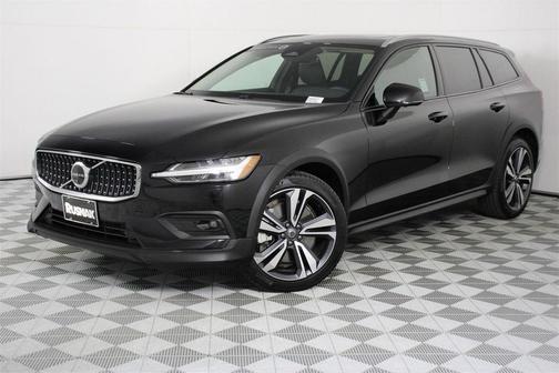 2025 Volvo V60 Cross Country Plus, B5 AWD Gas (mild hybrid)