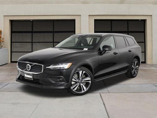 2025 Volvo V60 Cross Country Plus, B5 AWD Gas (mild hybrid)