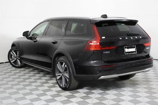 2025 Volvo V60 Cross Country Plus, B5 AWD Gas (mild hybrid)