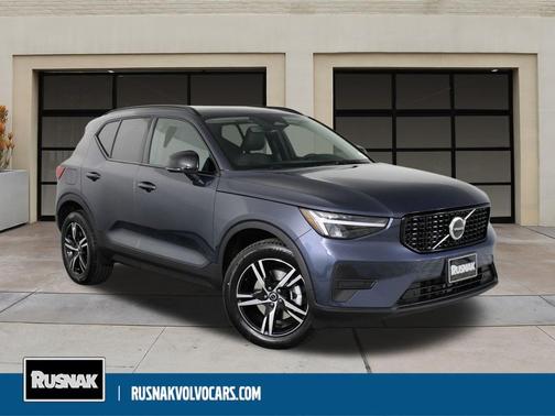 2026 Volvo XC40 Core, B5 AWD Gas (mild hybrid), Dark