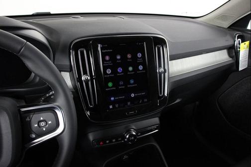 2026 Volvo XC40 Core, B5 AWD Gas (mild hybrid), Dark