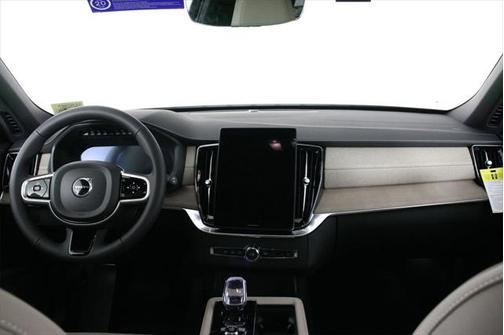 2025 Volvo XC90 B5 Core