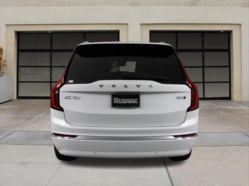 2025 Volvo XC90 B5 Core
