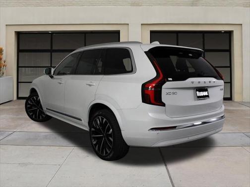 2025 Volvo XC90 B5 Core