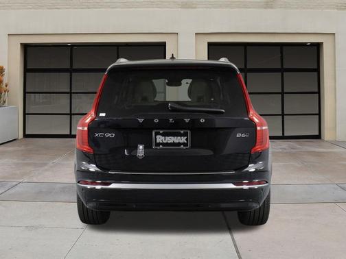 2025 Volvo XC90 B6 Plus 6-Seater