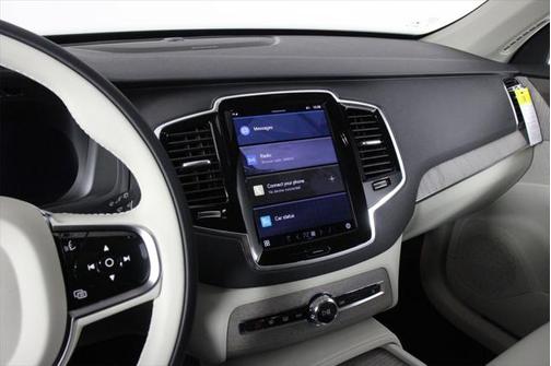 2025 Volvo XC90 B6 Plus 6-Seater