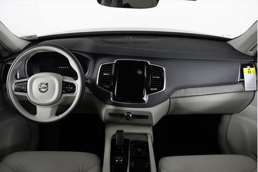 2025 Volvo XC90 B6 Plus 6-Seater