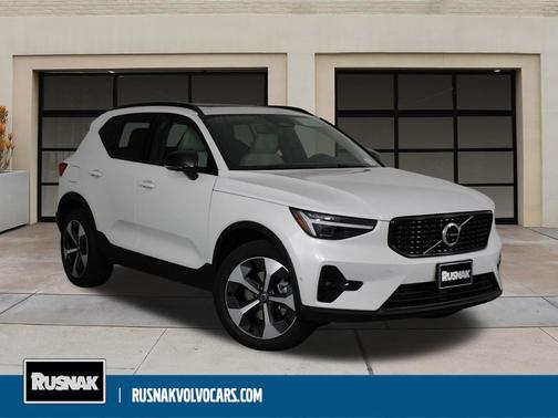2026 Volvo XC40 B4 Plus