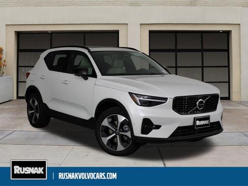 2026 Volvo XC40 B4 Plus