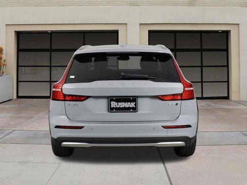 2026 Volvo V60 Cross Country Ultra, B5 AWD Gas (mild hybrid)