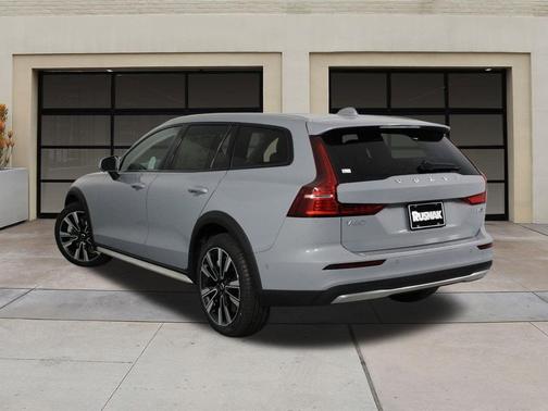 2026 Volvo V60 Cross Country Ultra, B5 AWD Gas (mild hybrid)