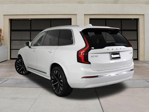 2025 Volvo XC90 B6 Plus 7-Seater