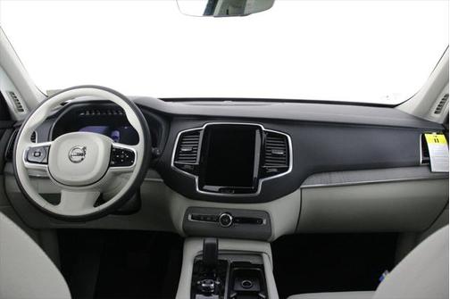 2025 Volvo XC90 B6 Plus 6-Seater