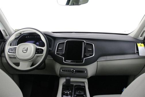 2025 Volvo XC90 B6 Plus 6-Seater