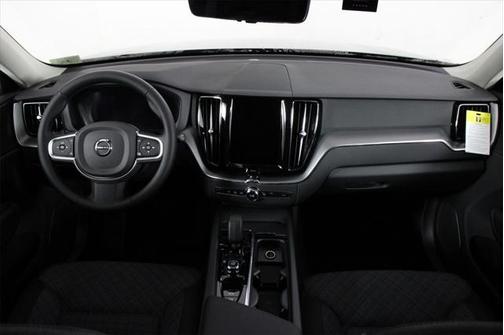 2025 Volvo XC60 B5 Core