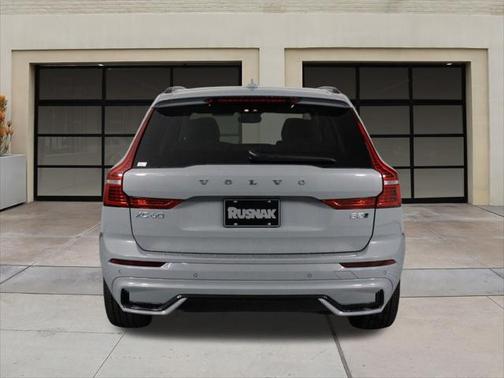 2025 Volvo XC60 B5 Ultra