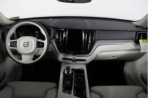 2025 Volvo XC60 B5 Ultra