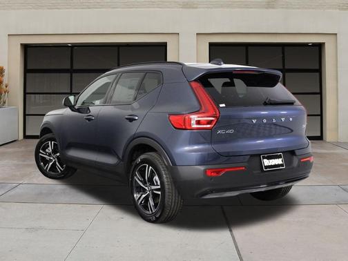 2026 Volvo XC40 B4 Core