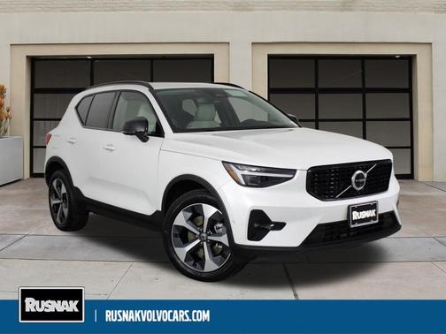 2026 Volvo XC40 B5 Plus