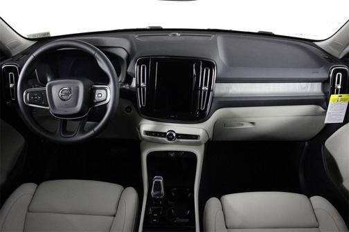 2026 Volvo XC40 B5 Plus