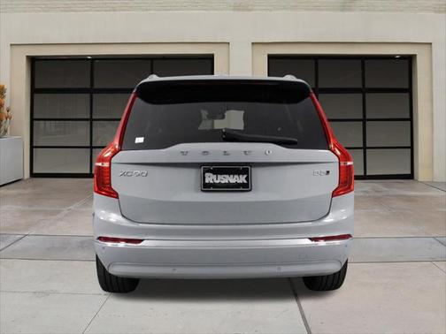 2025 Volvo XC90 B5 Plus
