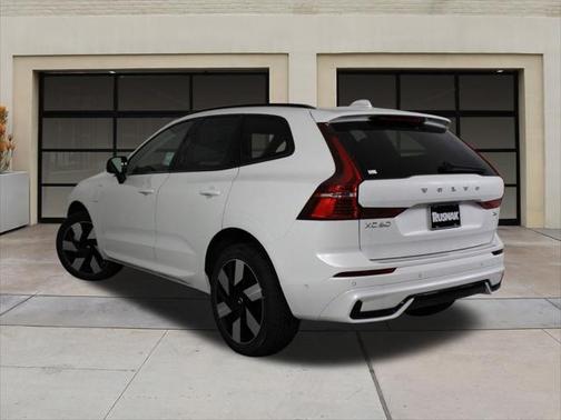 2025 Volvo XC60 Plug-In Hybrid T8 Plus