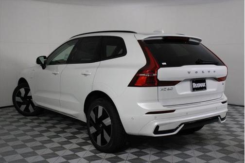 2025 Volvo XC60 Plug-In Hybrid T8 Plus