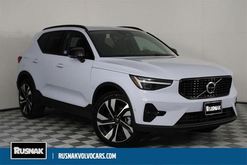 2025 Volvo XC40 B5 Plus Dark Theme