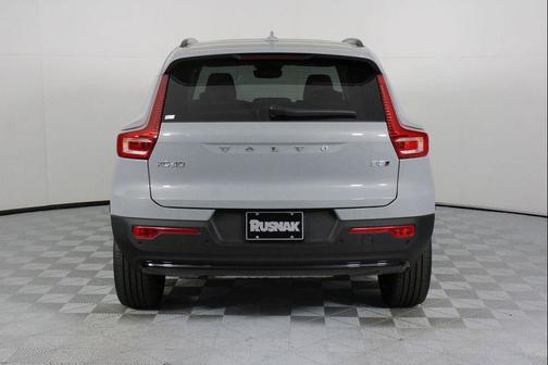 Vapour Grey Metallic 2026 Volvo XC40 Plus, B5 AWD Gas (mild hybrid), Dark