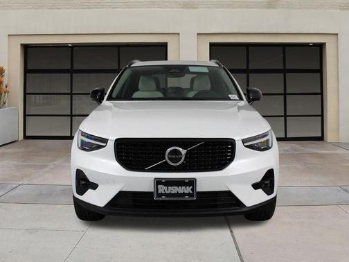 2026 Volvo XC40 B5 Ultra