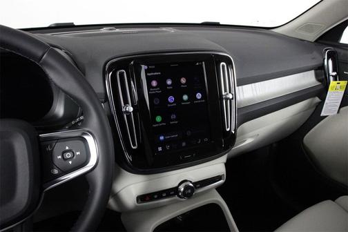 2026 Volvo XC40 B5 Ultra