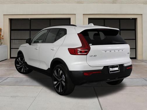 2026 Volvo XC40 B5 Ultra
