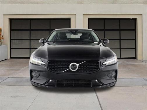 2024 Volvo S60 B5 Core Dark Theme