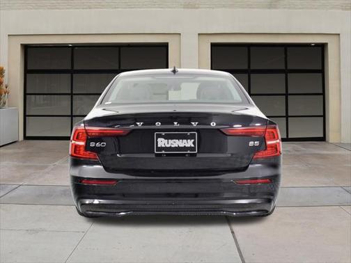 2024 Volvo S60 B5 Core Dark Theme