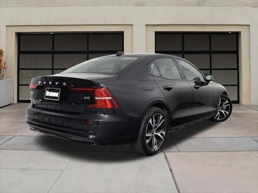 2024 Volvo S60 B5 Core Dark Theme
