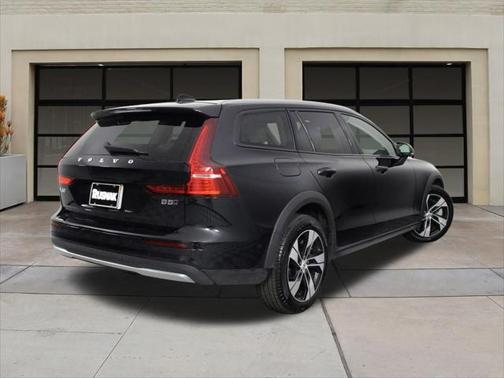 2024 Volvo V60 Cross Country B5 Plus
