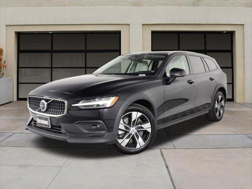 2024 Volvo V60 Cross Country B5 Plus