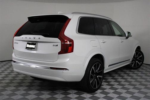 2024 Volvo XC90 B6 Ultimate Bright Theme 6-Seater