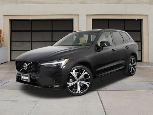 2023 Volvo XC60 B6 Ultimate Dark Theme
