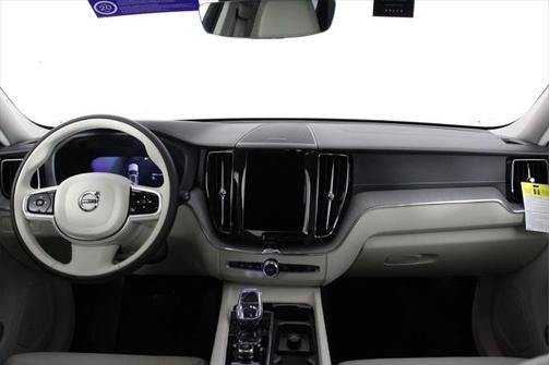 2025 Volvo XC60 Plug-In Hybrid T8 Ultra