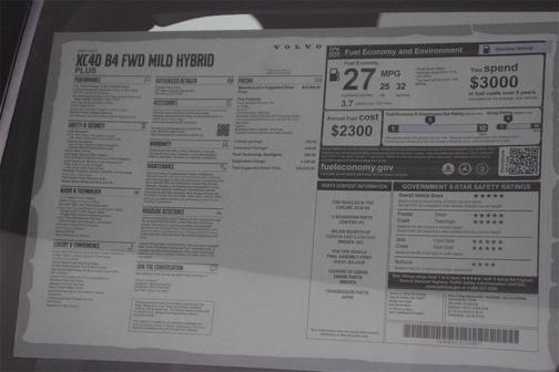 2026 Volvo XC40 Plus, B4 FWD Gas (mild hybrid), Dark