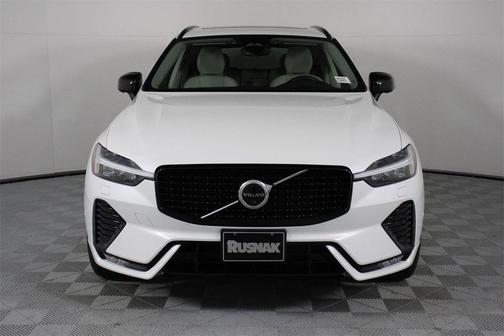 2023 Volvo XC60 B5 Ultimate Dark Theme