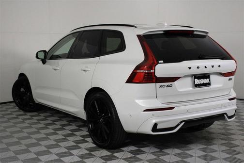 2023 Volvo XC60 B5 Ultimate Dark Theme