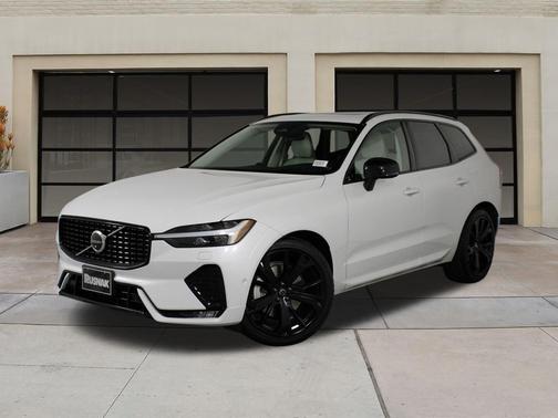 2023 Volvo XC60 B5 Ultimate Dark Theme