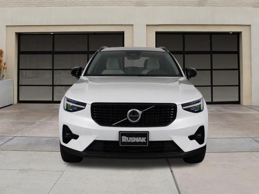 2026 Volvo XC40 B4 Plus