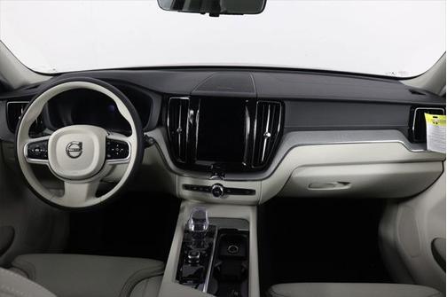 2025 Volvo XC60 Plug-In Hybrid T8 Ultra